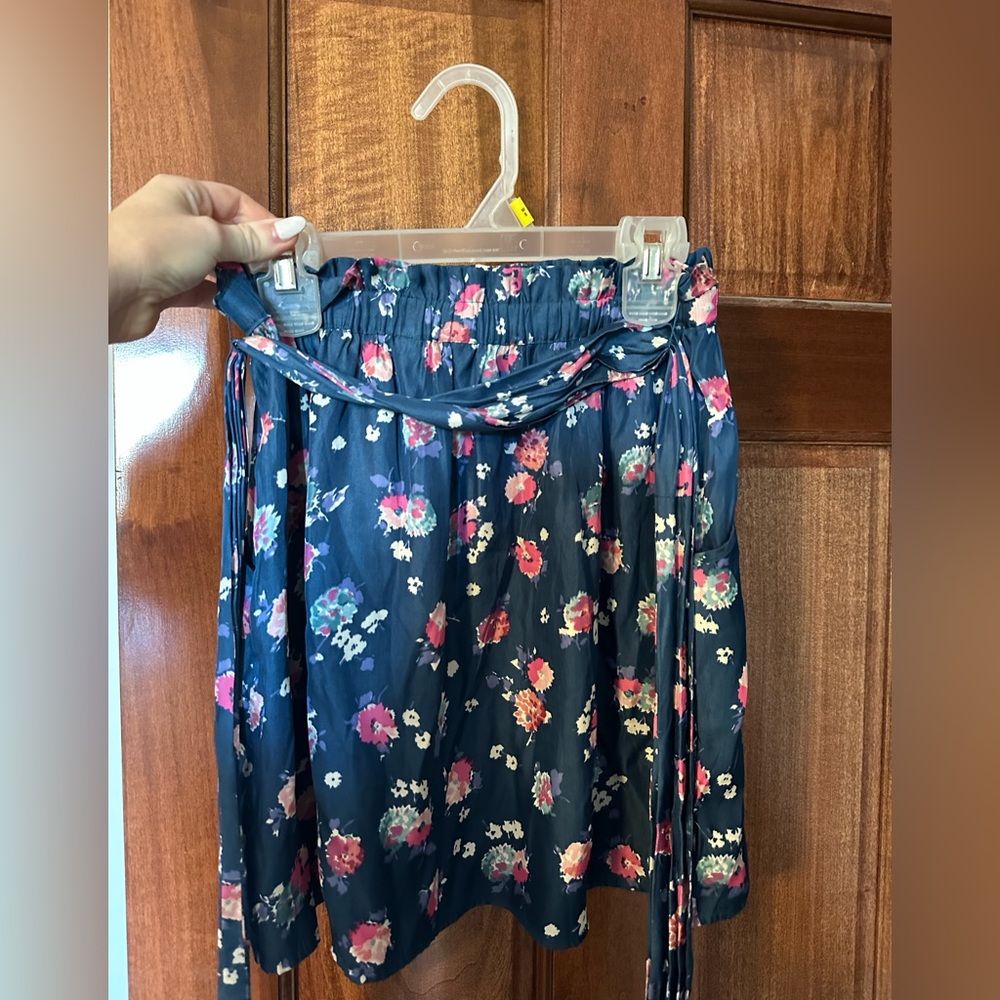 American Eagle silk flower skirt